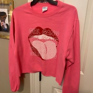 “Girl Gang” hot pink cropped sweatshirt!